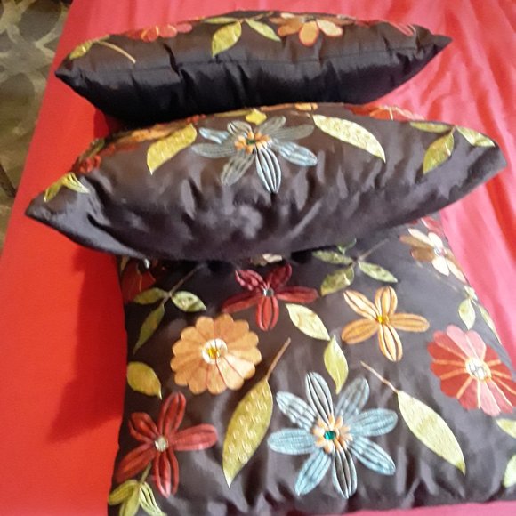 Unlisted Other - ACCENT/TOSS PILLOWS (3)
